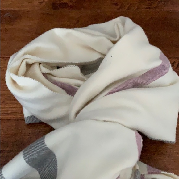 Multi coloured scarf. - Picture 3 of 4